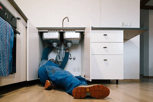 Professional Emergency Plumber technician working in Waverly, NE
